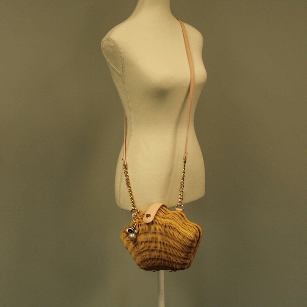Betsey Johnson shell wicker straw purse crossbody spring summer pink. read - Picture 3 of 7